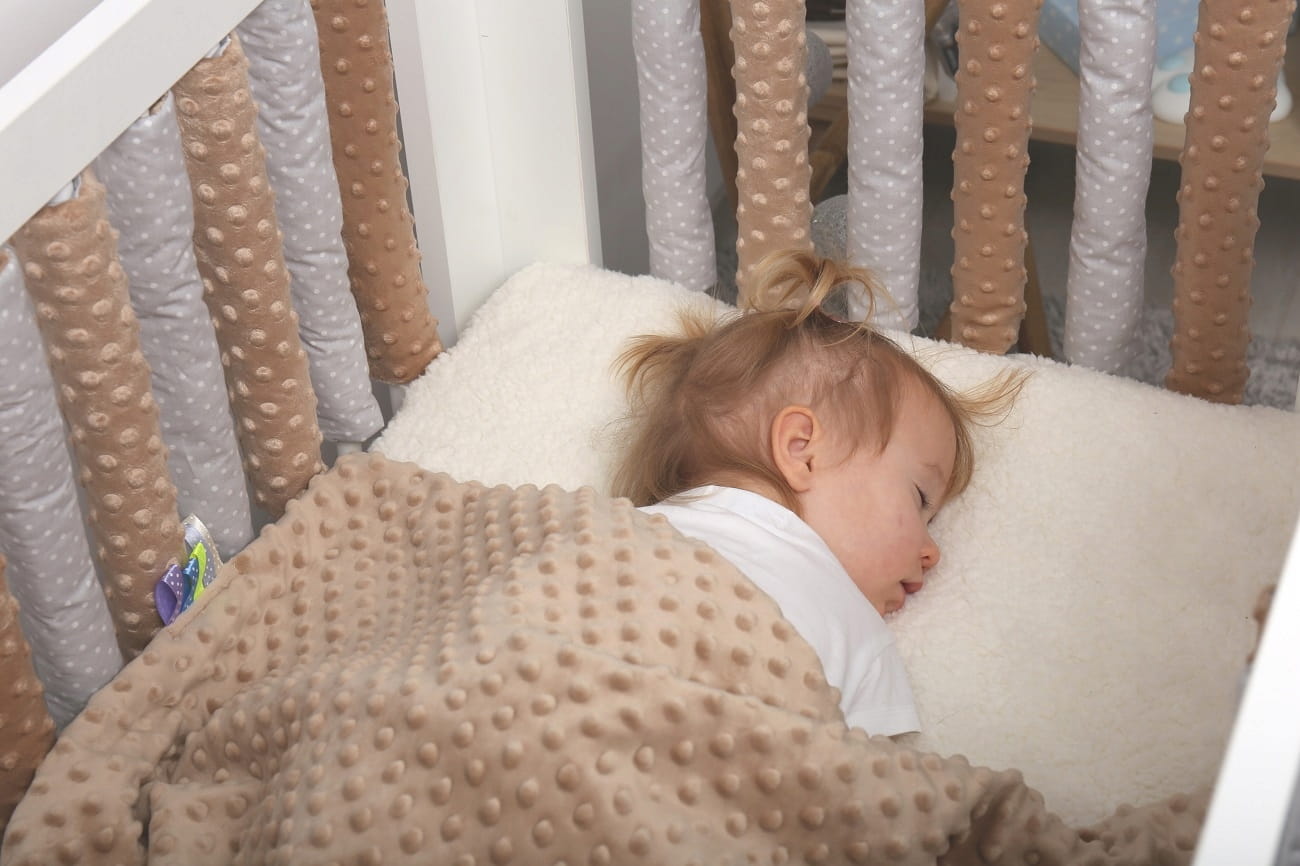 Babymam ochraniacz modułowy do łóżeczka minky 20el - obrazek 7